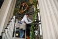 58bldg7wreath.jpg