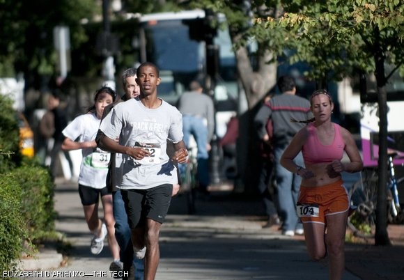 Runners pass along Massachusetts Avenue on their way to the finish line. The 3.1-mile course looped around Amherst Alley, Vassar Street, and Massachusetts Avenue before ending in front of the Zesiger Center.
