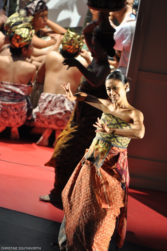 “A House in Bali” was composed by MIT professor Evan Ziporyn and directed by MIT professor Jay R. Scheib.