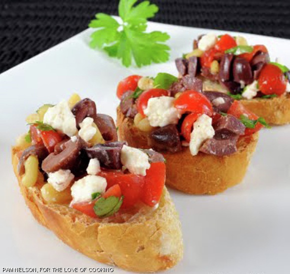 This Greek bruschcetta recipe is healthy, easy, and full of Mediterranean flavors.