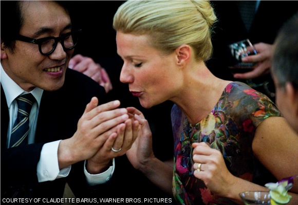 Jude Law as blogger and conspiracy theorist Alan Krumwiede in Contagion.