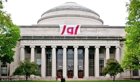 A large “/g/” appeared on the front of the Great Dome Sunday morning, likely a reference to the technology board on 4chan.org.