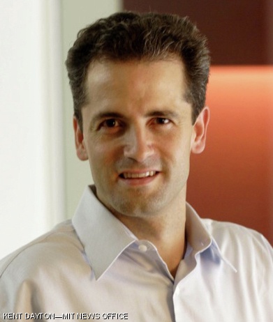 James DiCarlo has been named the department head of Brain and Cognitive Sciences. He is succeeding Mriganka Sur, who is leaving the position to lead the Simons Center for the Social Brain at MIT.