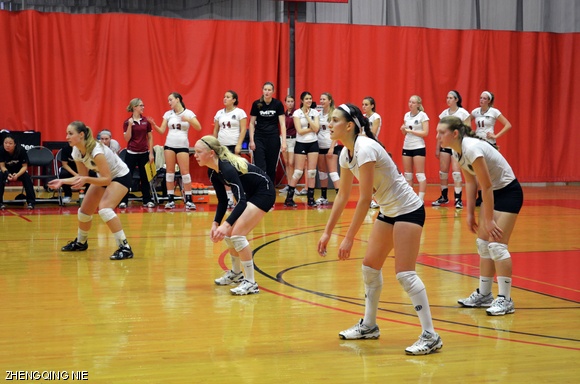 Women’s Volleyball beat Bates College Friday night 3-0. They went on to finish fourth at the MIT Invitational last weekend, besting Tufts University and Colby College.