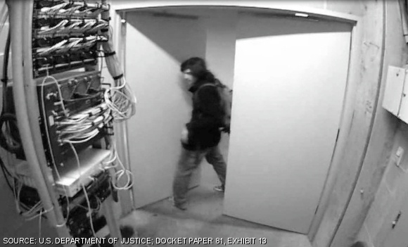 Aaron Swartz enters 16-004T on Jan. 4, 2011, face exposed.