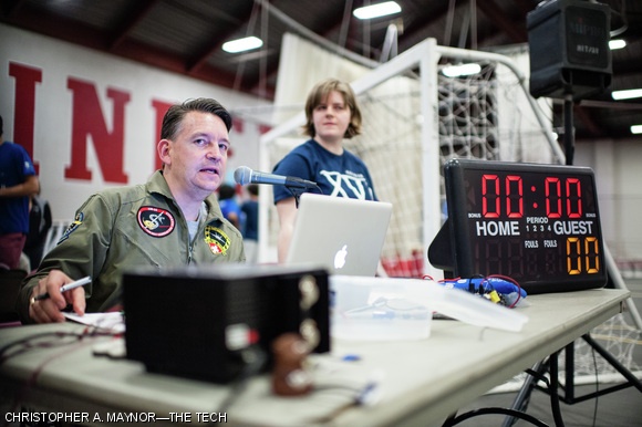 Olivier L. de Weck PhD ’01, Professor of Aeronautics and Astronautics and Engineering Systems, was the event’s emcee for the night, introducing teams and explaining the engineering concepts behind each event.