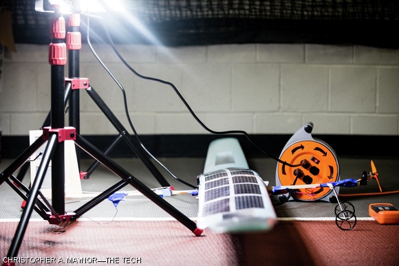 Some teams chose to install photovoltaic panels onto their planes to take advantage of the option to recharge batteries after the speed mission and before the endurance mission.