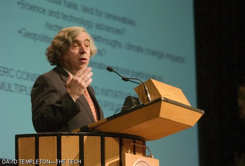 Professor Ernest J. Moniz, co-chair of MIT's Energy Research Council, gives an overview of the Council's report at the beginning of the Energy Forum on Wednesday, May 3, 2006.