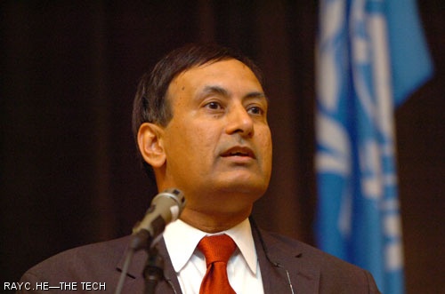 Former Pakistani ambassador Husain Haqqani addresses delegates at the opening of the Boston Invitational Model United Nations (BosMUN) conference this past Friday. In its sixth year, the conference drew one thousand high school delegates from around the world who gathered on MIT’s campus this past weekend to discuss solutions to the problems facing the world. BosMUN is a joint venture between the Model United Nations Clubs of MIT and Boston University.