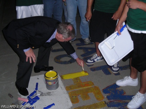 Oliver R. Smoot ’62 joined the freshmen of Lambda Chi Alpha for the annual re-painting of the Smoot-marks on the Harvard Bridge. Smoot was in town last week for a lecture on author Robert Tavernor’s new book, Smoot’s Ear: The Measure of Humanity.