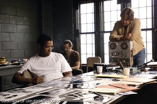 Gangster Frank Lucas (played by Denzel Washington) names names to outcast cop Richie Roberts (Russell Crowe) in the true juggernaut success story of a cult hero from the streets of 1970s Harlem in “American Gangster.”
