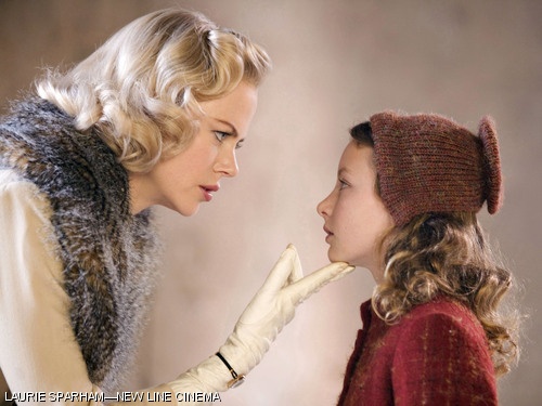 Dakota Blue Richards (right) is Lyra Belacqua, a girl trying to save her kidnapped friend, in “The Golden Compass.” Nicole Kidman (left) co-stars as Mrs. Coulter.