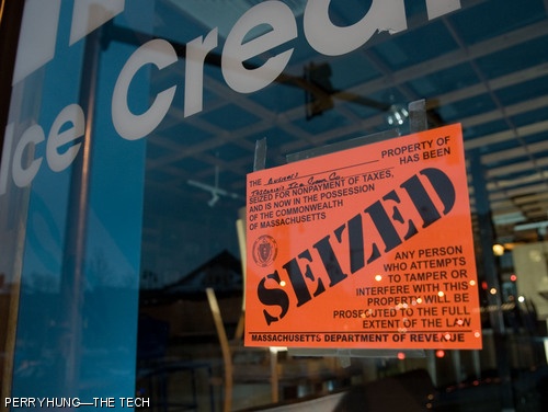The popular ice cream and coffee shop Toscanini’s remains closed after a seizure on Thursday by the Massachusetts Department of Revenue for nonpayment of more than $167,000 in back taxes.