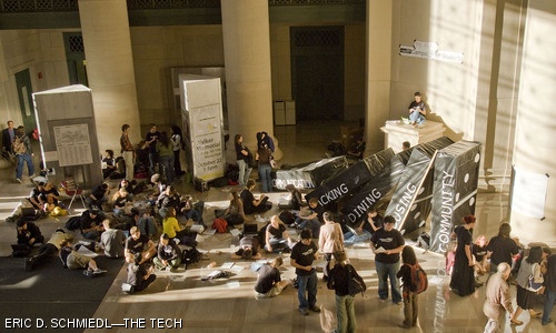 Last Friday, students gathered their books and sleeping bags to stage a “tool-in” in Lobby 7. Calling themselves the “Campaign for Students,” they protested an administration that they claim has excluded students from the decision-making process.