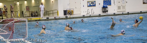 Michael R. Smith-Bronstein ’09 lobs a ball through a line of three Queens College’s defenders in the Engineers’ 14-6 victory on Saturday, Oct. 18.