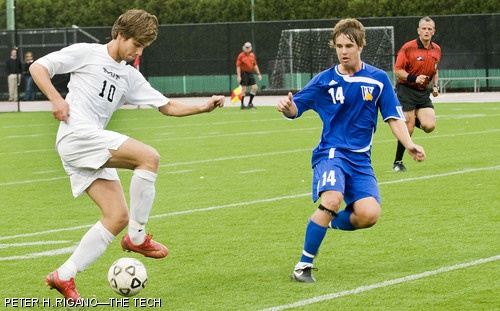 Christian W. Therkelsen ’11 tries to keep the ball moving downfield against Wheaton midfielder Chris Thomas in the second half of Saturday’s hard-fought soccer game against Wheaton College at Steinbrenner Stadium. The Engineers tied Wheaton 0-0, leaving them 14-1-2 overall.