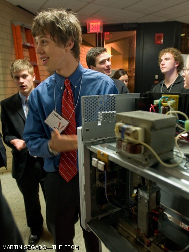 Michael L. Stern ’09 discusses the Red Team’s fire safe microwave after the Product Engineering Process (2.009) final presentations on Monday evening. The microwave, shown partially disassembled here, contains built-in spark and fire detection systems, as well as an automatic, reusable fire suppression system built around commercially-available 50¢ carbon dioxide cartridges.