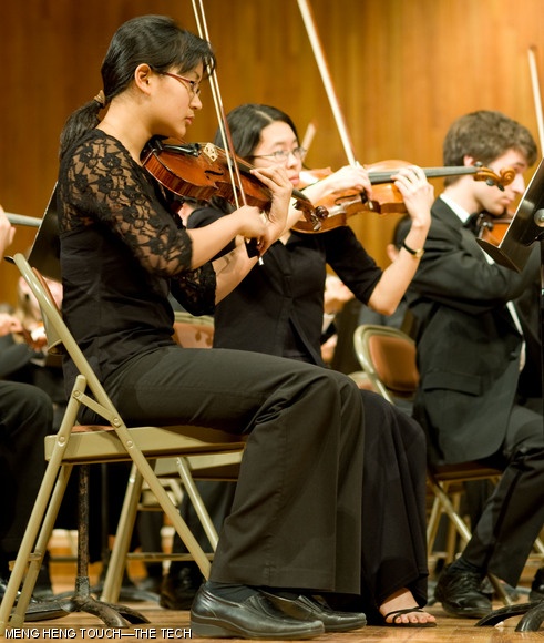 Latifah B. Hamzah ’12, the piece’s concertmaster, plays Carl August Nielsen’s Symphony No. 3 (Sinfonia Espansiva) last Friday in Kresge.