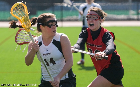 Kelly Duncan ’11 looks upfield for an open teammate during Saturday’s women’s lacrosse matchup on Roberts Field. The Engineers defeated Bridgewater State 13-10.