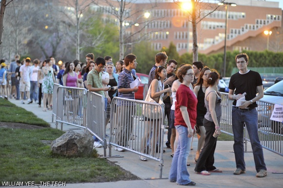 Attendees are seen waiting in line in front of the Zesiger Center to get into Spring Concert 2009 featuring Ben Folds on Saturday, April 25.