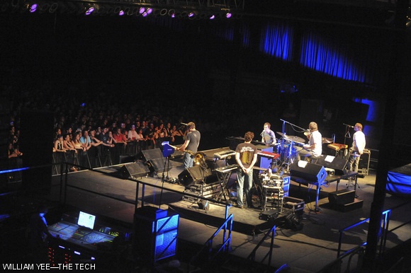 Ben Folds interacts with his band on stage during the Spring Concert on April 25 in the Johnson Athletic Center.