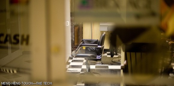 An empty chair at the New Tech Barber in the basement of the Student Center on the afternoon of May 4. The New Tech Barber is scheduled to be evicted this Friday because of unpaid rent.