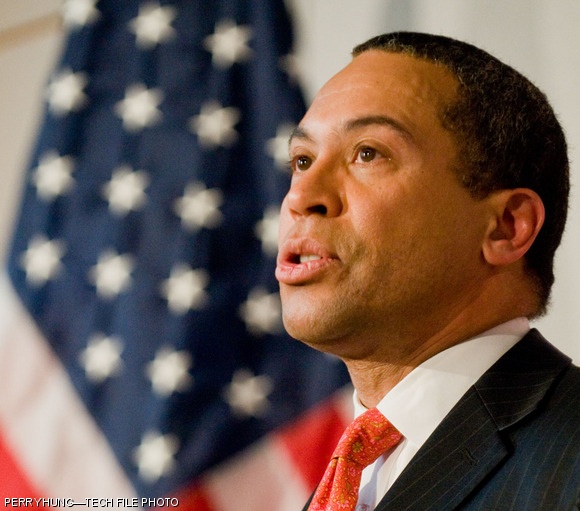 Deval Patrick, governor of Massachusetts, was chosen to be the guest speaker at MIT’s 2009 Commencement Ceremony on June 5. Patrick, the second ever African-American elected American governor, has already spoken at MIT twice before; here he is seen outlining a $3.8 billion bond proposal on April 9, 2008 in the Tang Auditorium.