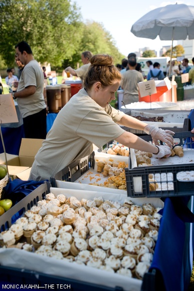 Alix Collins prepares cupcakes to be handed out at the Community Fall Break on Killian Court on Sept. 14. Reflecting the event’s theme of sustainability, the cupcakes were baked and served in miniature ice cream cones, which made them a zero-waste snack.