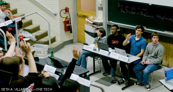 The Undergraduate Association’s Executive Board led a discussion about the future of dining at MIT during an emergency UA Senate meeting the evening of Monday, Feb. 16.