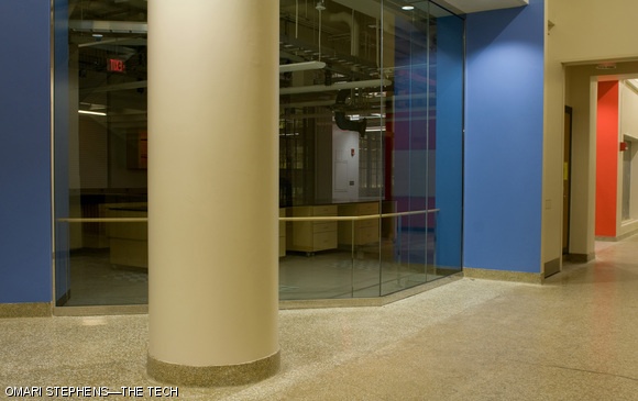 After around seven months of construction, a newly-renovated lab space for the Department of Materials Science and Engineering is nearing completion. The renovation includes a new walk-through corner and glass wall, which will allow passers by at the intersection of Buildings 4 and 8 to look in without obstructing traffic down the Infinite Corridor. According to the on-site supervisor from Wise Construction, move-in is scheduled for January 18.