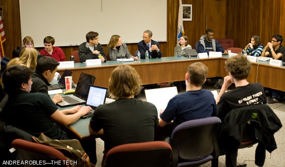 Dean for Undergraduate Education Daniel E. Hastings ’78 and Dean for Curriculum and Faculty Support Diana Henderson take student comments at the UA Senate meeting on Monday, Feb. 23. Topics included changes to the GIRs, holding more HASS classes in the afternoon, and development of design-based courses.