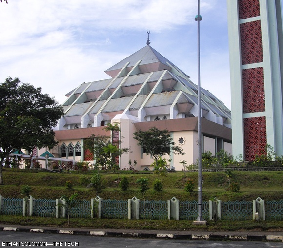 Masjid Raya Batam, or Batam Great Mosque, in Batam Centre, Indonesia. Batam is a small island off the coast of Singapore.