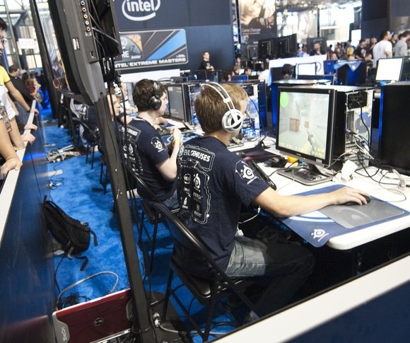NEW YORK COMIC CON 2010 GOERS WATCH COUNTER-STRIKE TEAM “EVIL GENIUSES” COMPETE IN THE INTEL EXTREME MASTERS AMERICAN CHAMPIONSHIP FINALS ON SATURDAY. GAMES ARE BROADCAST BOTH ONLINE AND ON LARGE HIGH-DEFINITION SCREENS IN THE EXHIBITION HALL.
