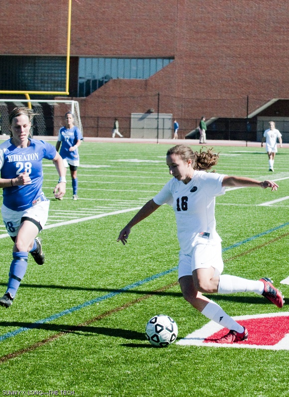 Casandra N. Ceri ’13 advances the ball down the field in the first half of the women’s soccer game against Wheaton College on Oct. 9. The Engineers defeated Wheaton 3-1.