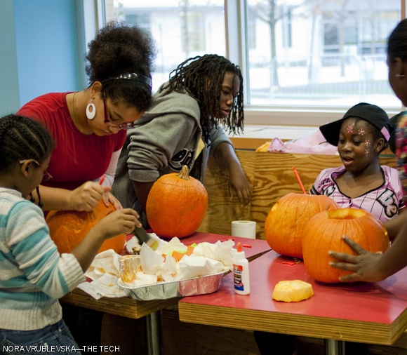 HallowMIT, the annual Halloween festival for MIT’s families, took place on Saturday, October 30 from 3 p.m. to 5 p.m. in Stata Center. Activities included pumpkin carving, face painting, balloon twisting, caricatures, arts and crafts, food, and games.