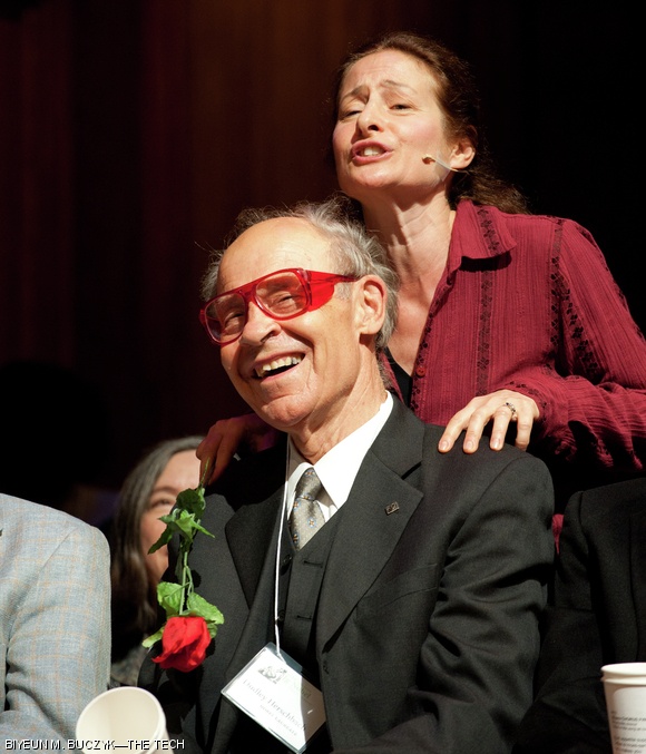 Maria Ferrante serenades Nobel Laureate Dudley Herschbach (Chemistry 1986) with the joys of caffeine and its importance in coffee during Chemist in a Coffee Shop, this year’s Ig Nobel mini-opera.