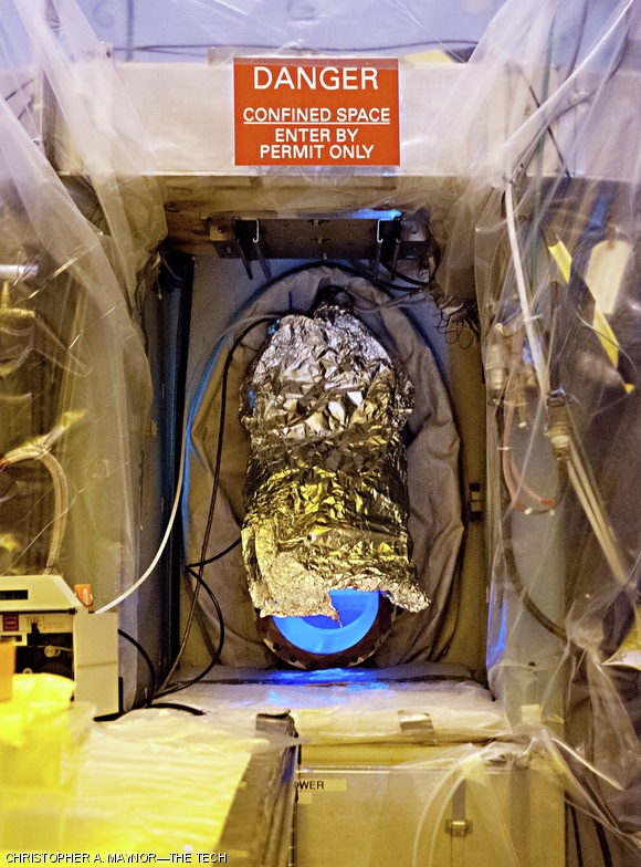 A cramped port that grants access into the innards of the tokamak for repairs and routine maintenance glows brightly.