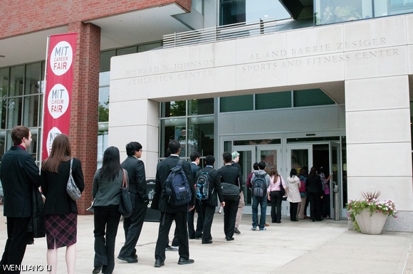 Students line up for the Career Fair outside of the Zesiger Center last Friday morning. The fair featured a large number of companies from a broad array of industries, drawing thousands of students to speak with employers and submit their résumés.