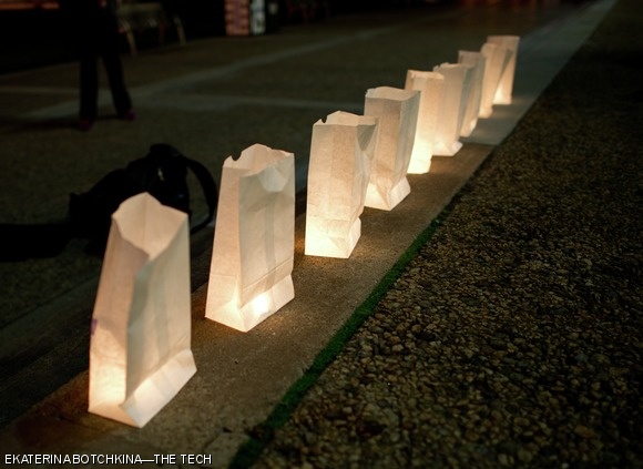 Students gathered Wednesday evening outside of the Student Center for a candlelight vigil honoring victims of domestic violence.