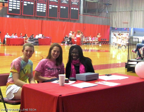 Women’s Basketball raised money on Saturday for the Kay Row Cancer Fund for breast cancer research and awareness. The team lost to Clark University 61-50.
