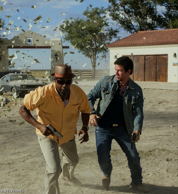 DEA agents Bobby Trench (Denzel Washington) and Deb Rees (Paula Patton) in 2 Guns.