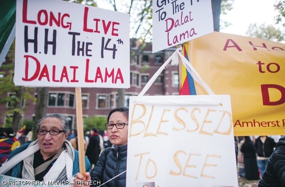 Both protesters and supporters of the Dalai Lama made their voices heard on campus during the Tibetan spiritual leader’s visit on Friday. Those protesting accused the Dalai Lama of oppressing a form a Buddhism that is devoted to the entity Dorje Shugden. Just across from the protesters, numerous supporters gathered to show their approval for the Dalai Lama.